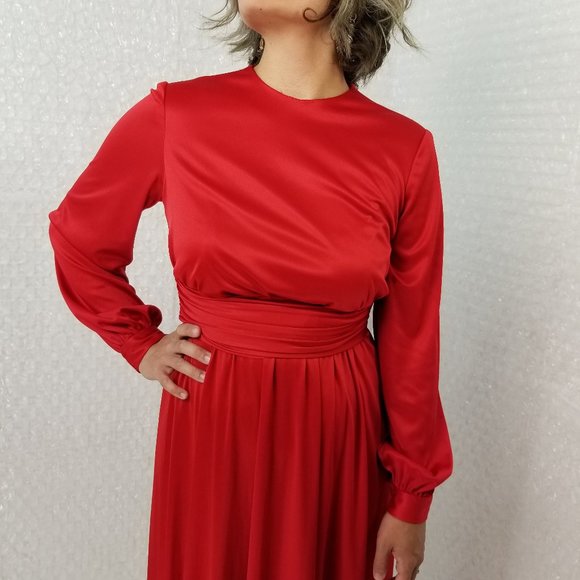 SOLD🌈1970s red polyester vampire maxi dress - Picture 3 of 7